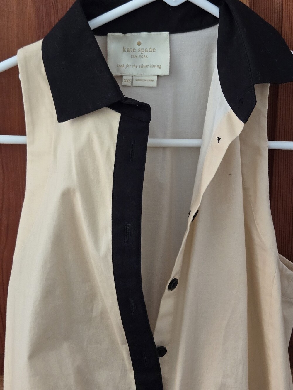 kate spade Two-Tone Sleeveless Button Shirt in Cream and Black